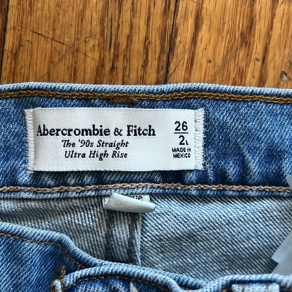 Abercrombie Fitch The 90s straight ultra high-rise Jeans. - Picture 4 of 9